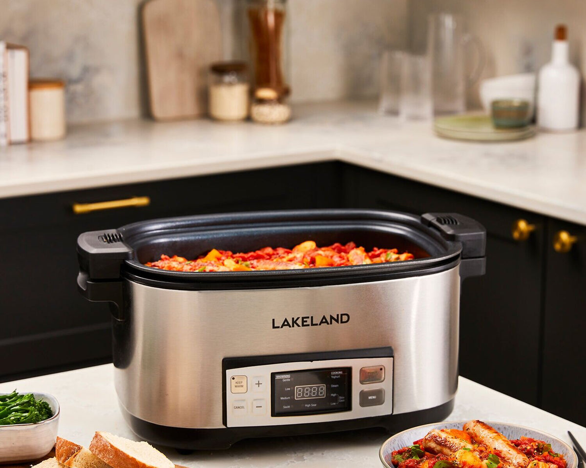 slow cooking chicken in the Lakeland 6.L searing slow cooker