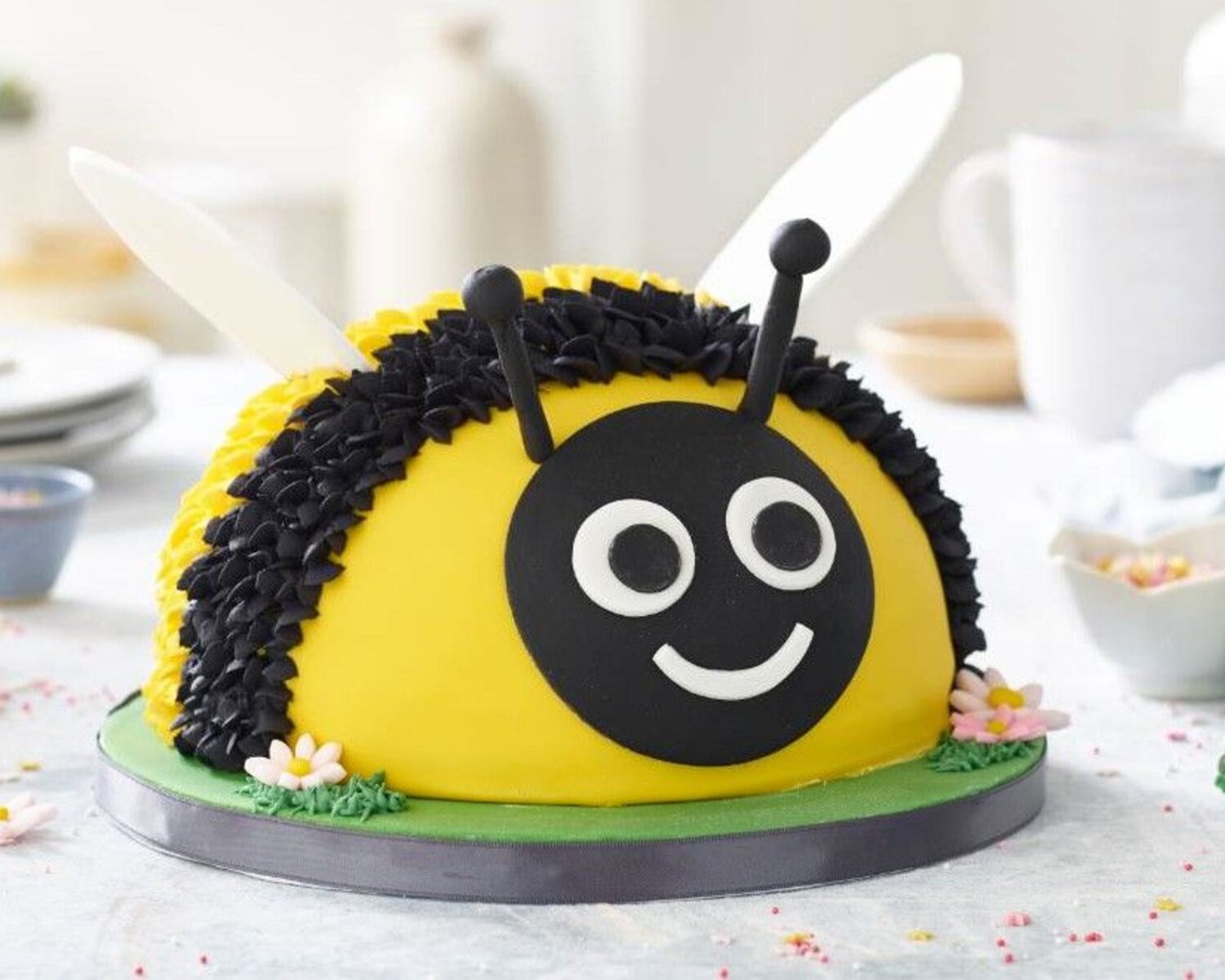 Buzzy Bumble Bee Cake