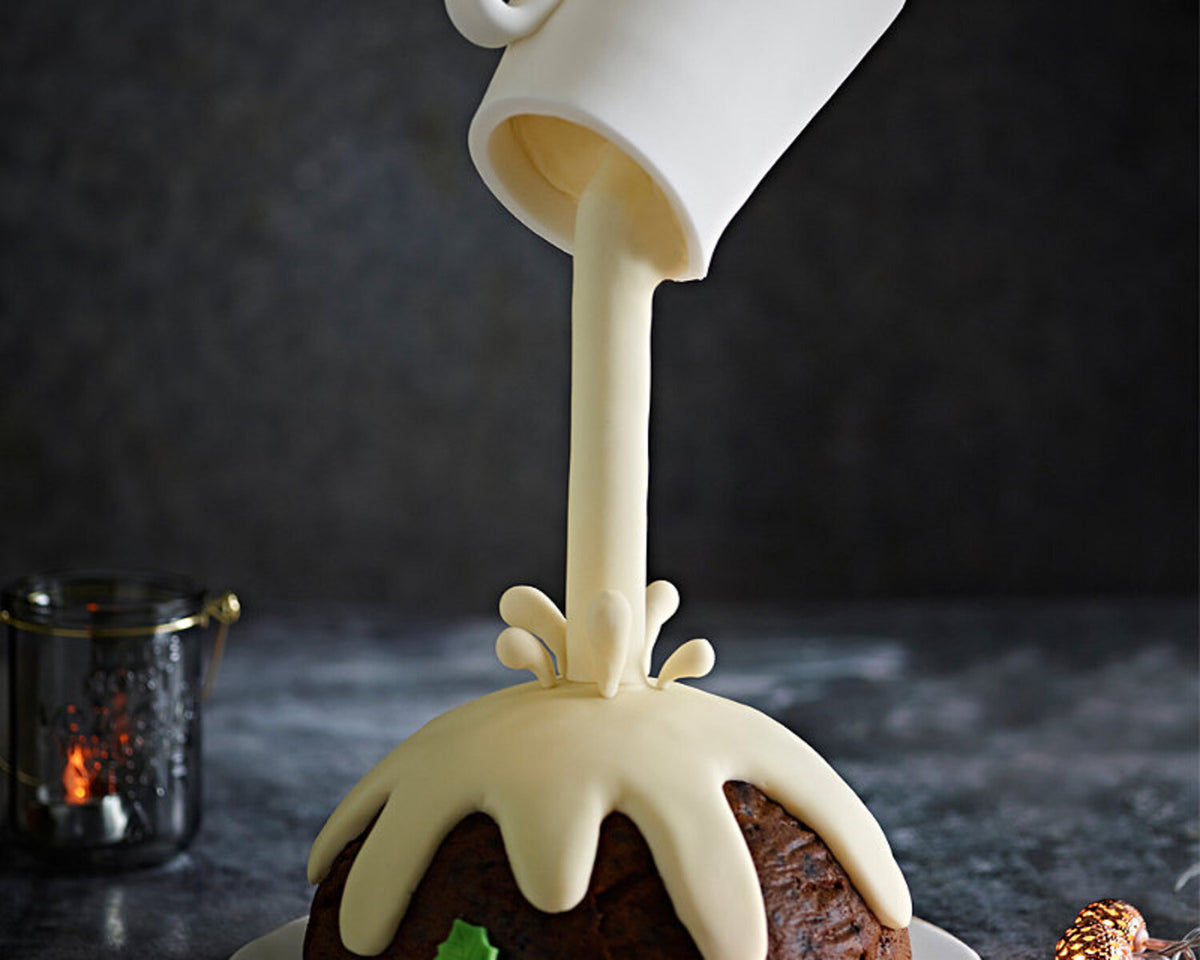 Christmas Pudding Pouring Cake