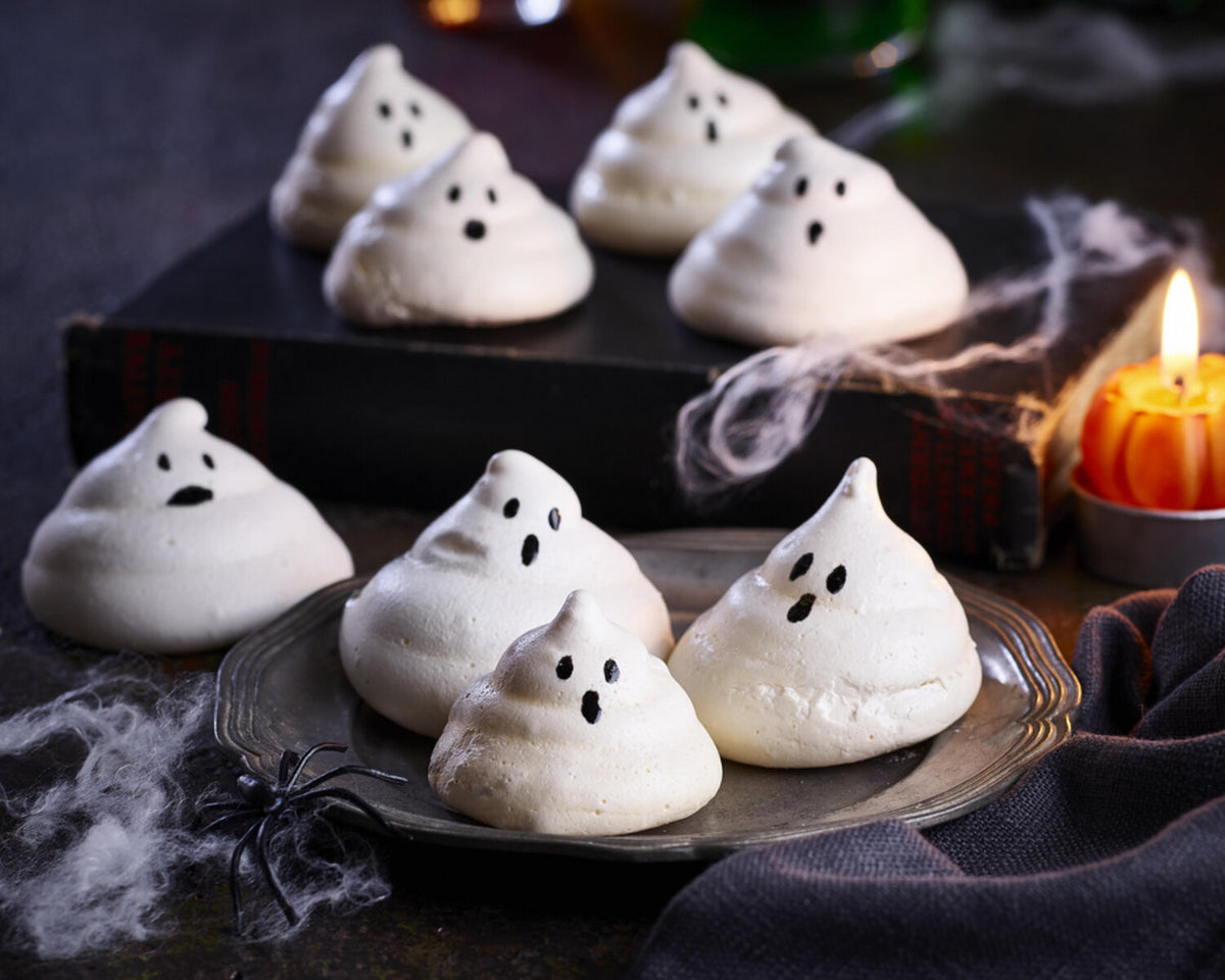 Halloween Meringue Ghosts
