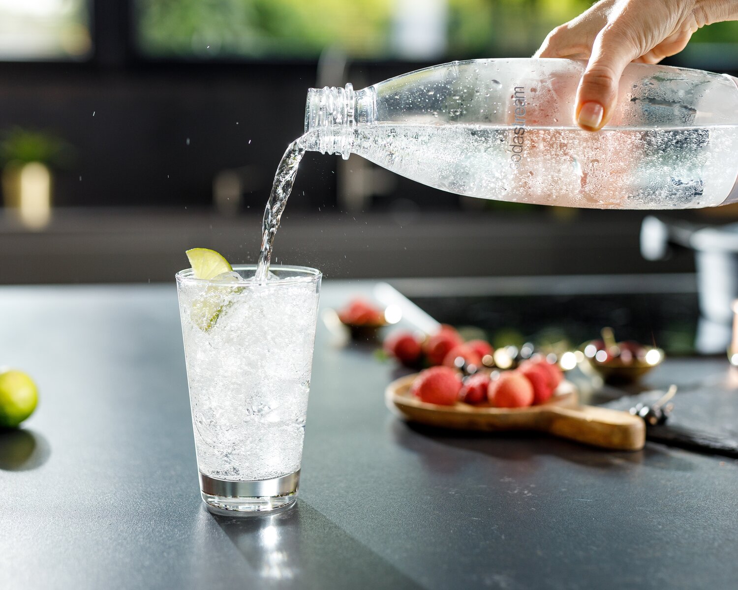Make SodaStream Drinks in the sparkling water maker