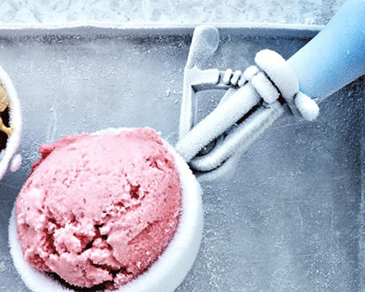 Quick Strawberry Frozen Yoghurt