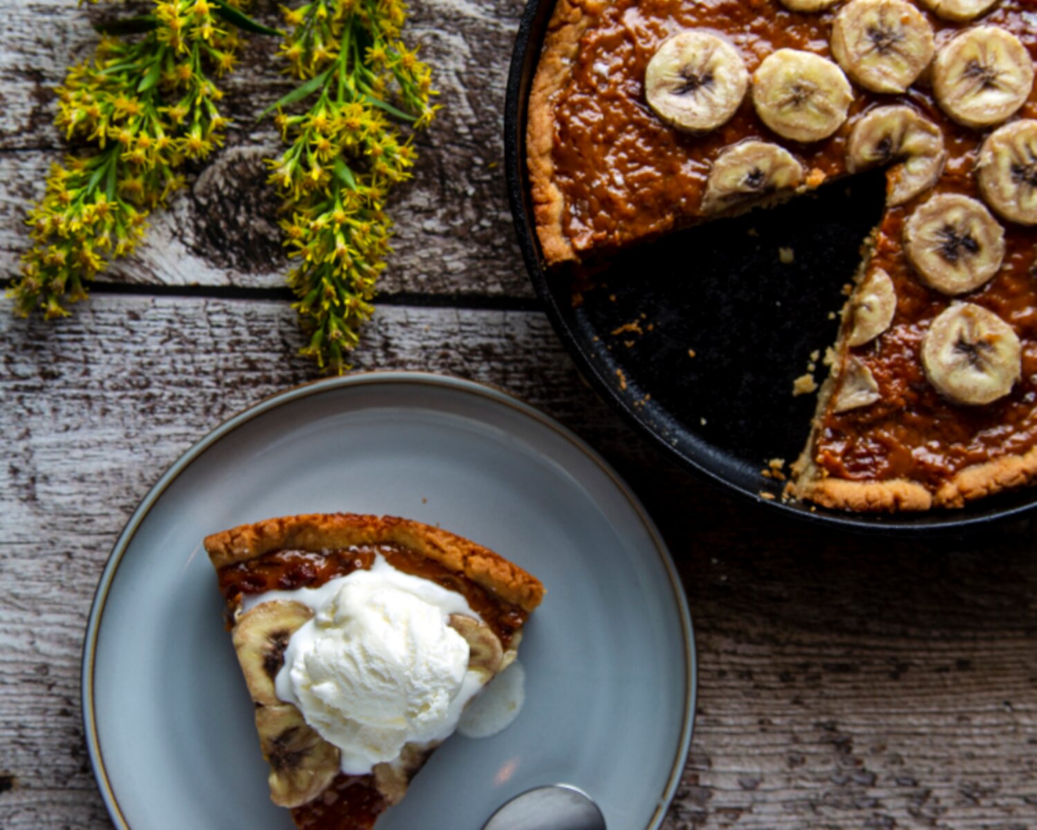 Ooni's Salted Caramel and Banana Pie