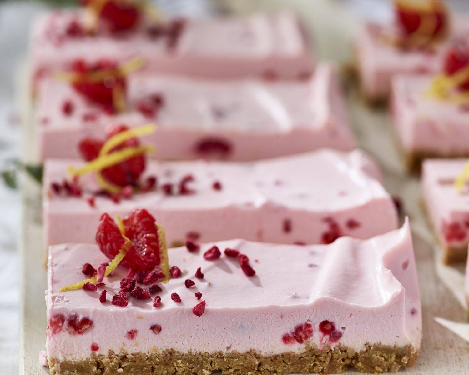 Semi-freddo Raspberry, Lemon & Ginger Nut Cheesecake Bars