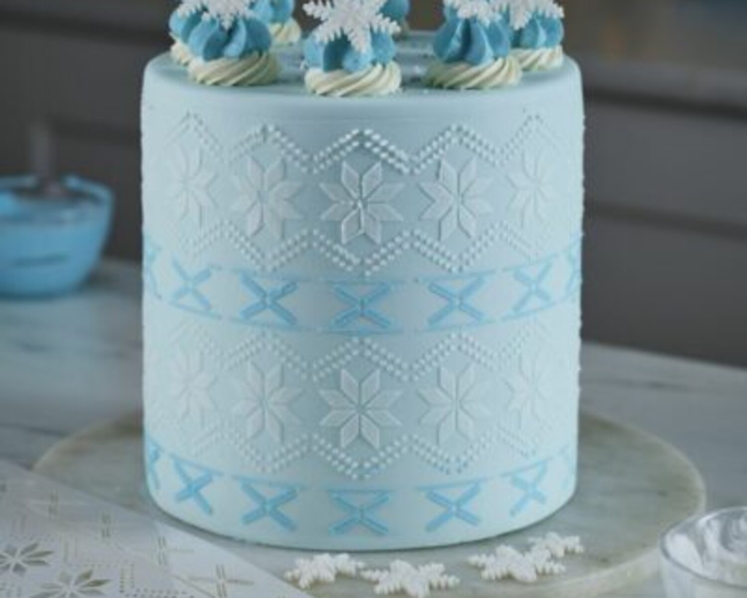 Blue snowflake stencil cake