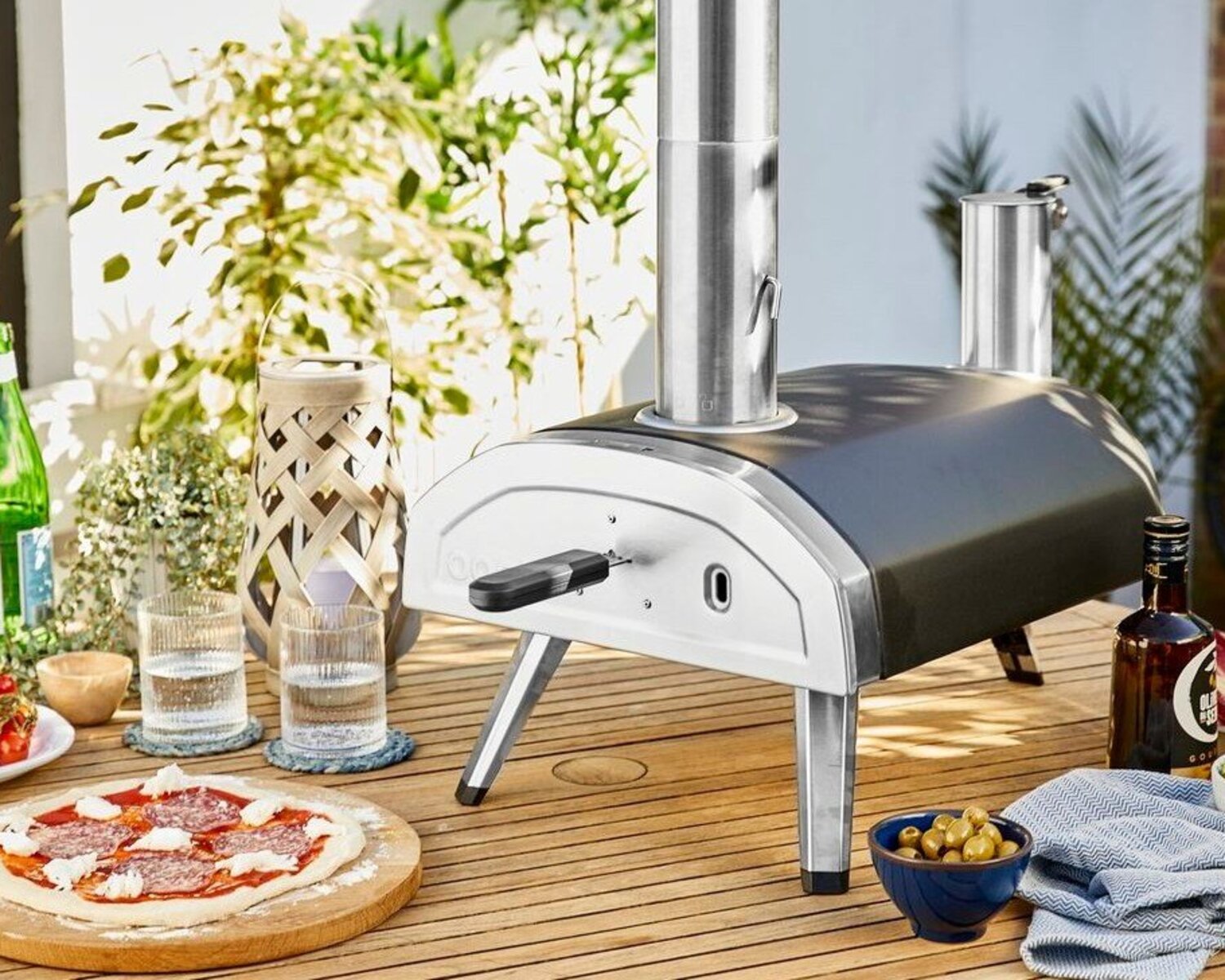 Ooni outdoor pizza oven for garden party